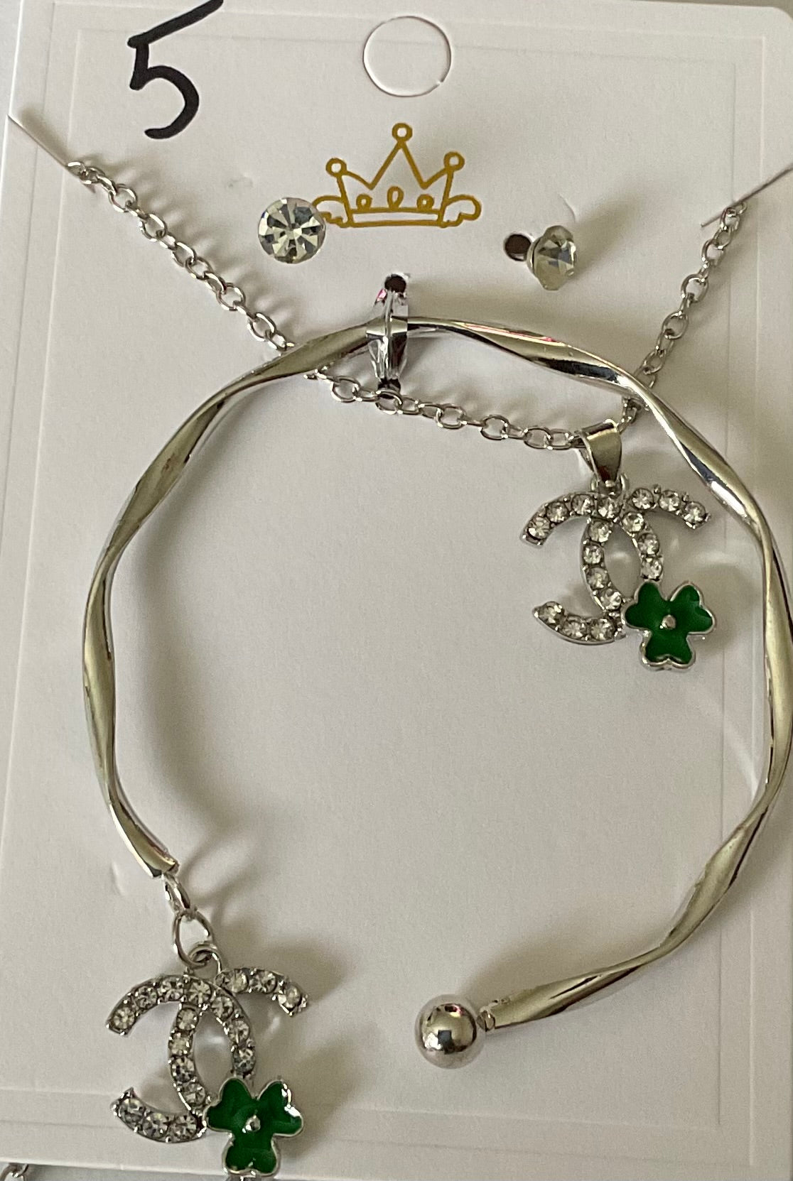 Fashion Necklace Set